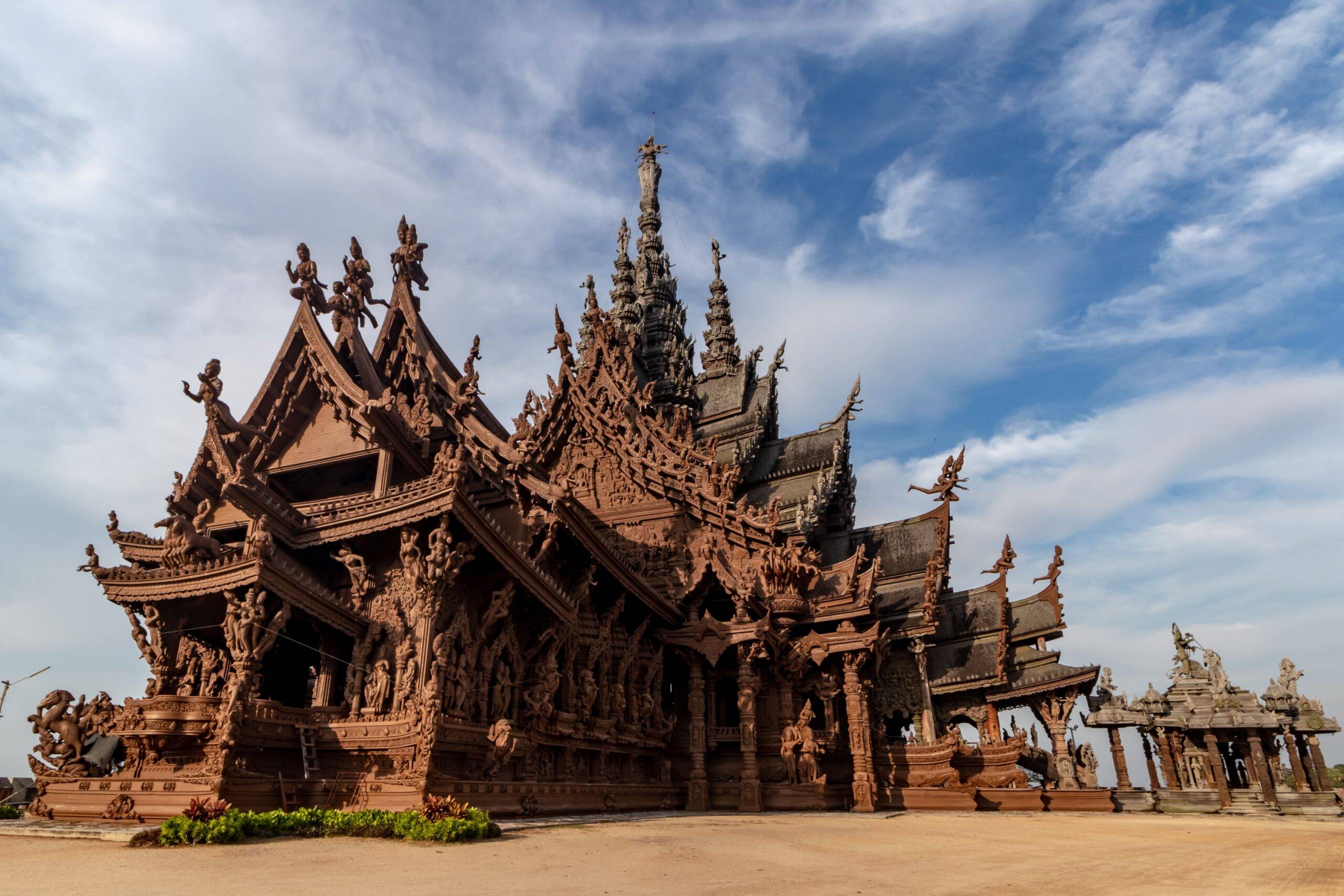 The Sanctuary of Truth wooden temple in Pattaya (1)